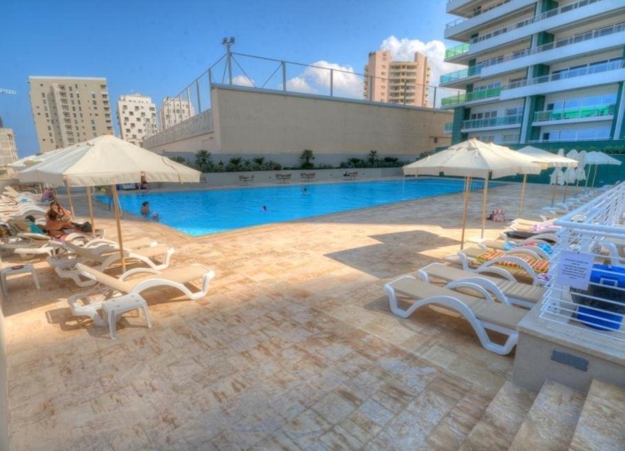 Seafront Luxury With Pool Appartamento