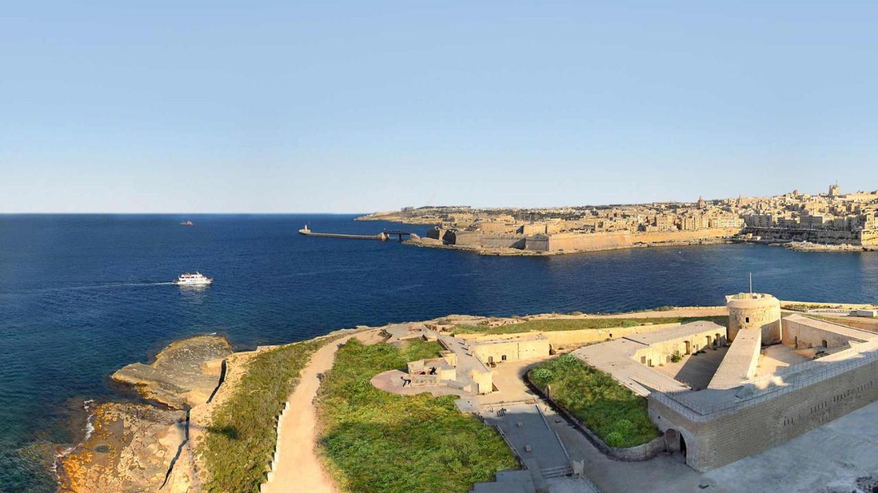 Seafront Luxury With Pool Appartamento Sliema