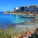 Seafront Luxury Apartment With Pool