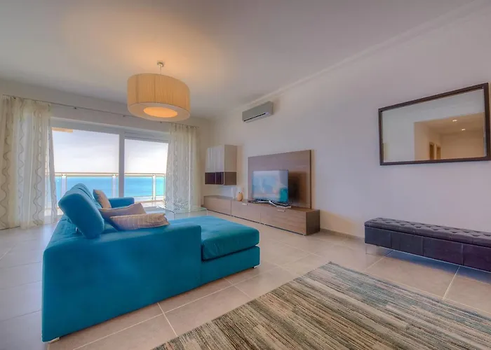 Seafront Luxury Apartment With Pool