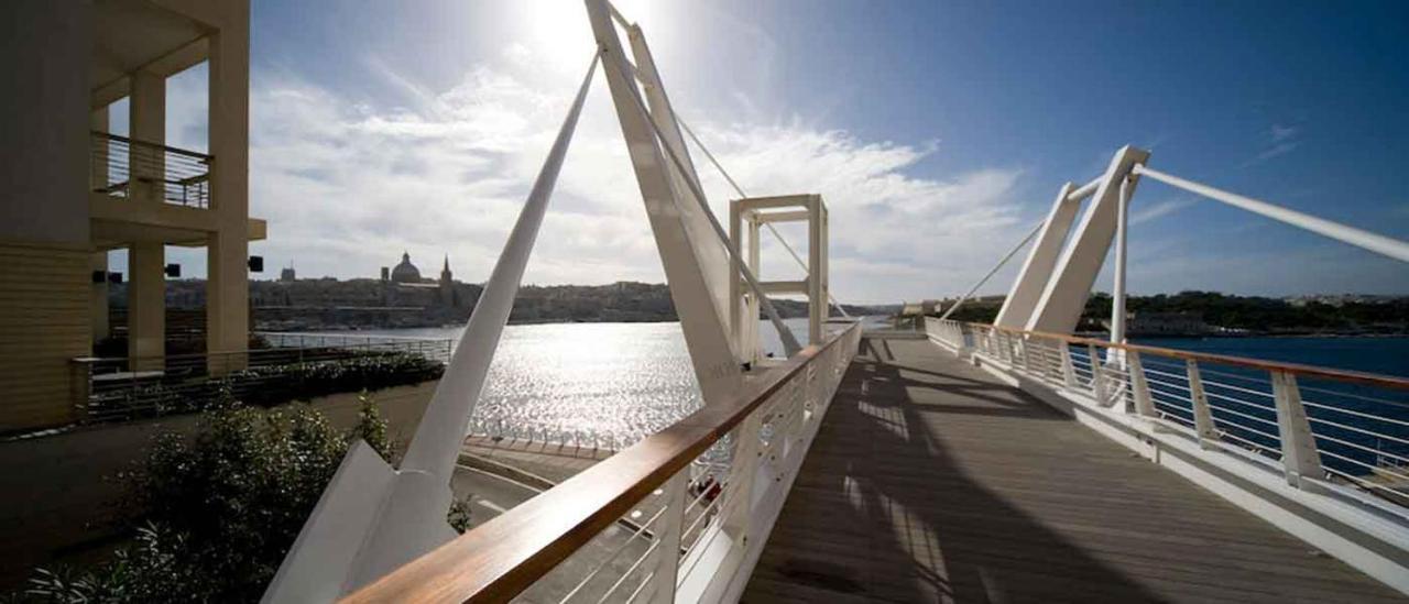 Seafront Luxury With Pool Sliema