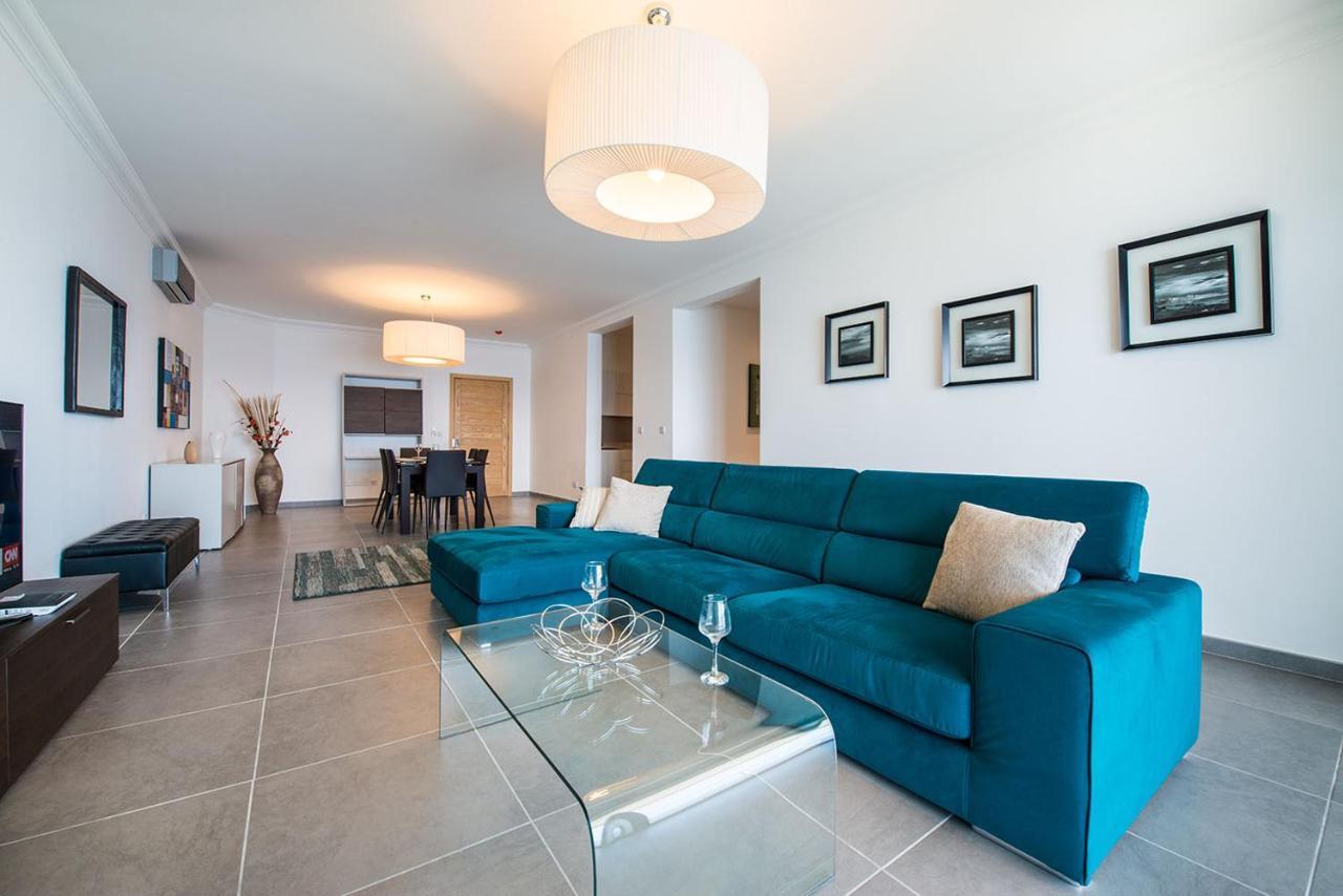Apartment Seafront Luxury With Pool
