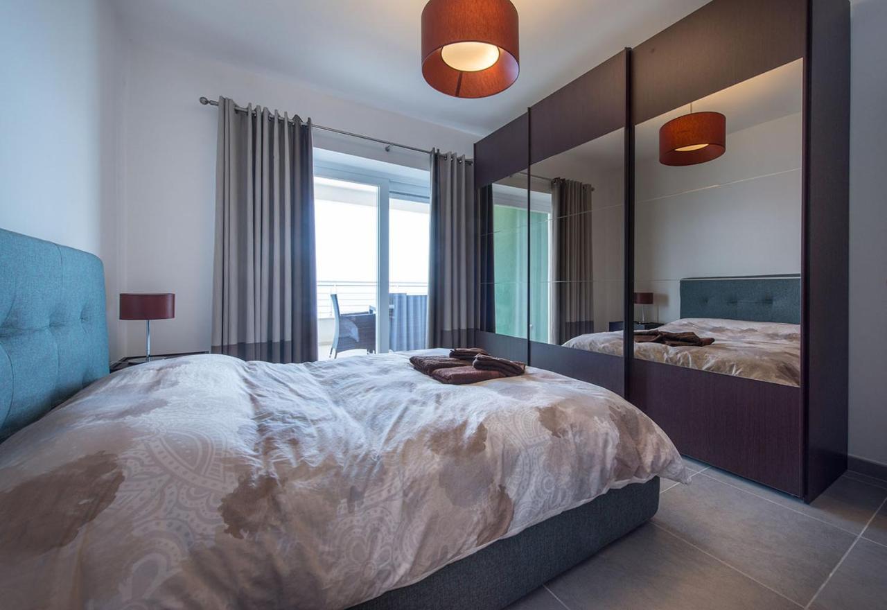 Apartment Seafront Luxury With Pool Sliema