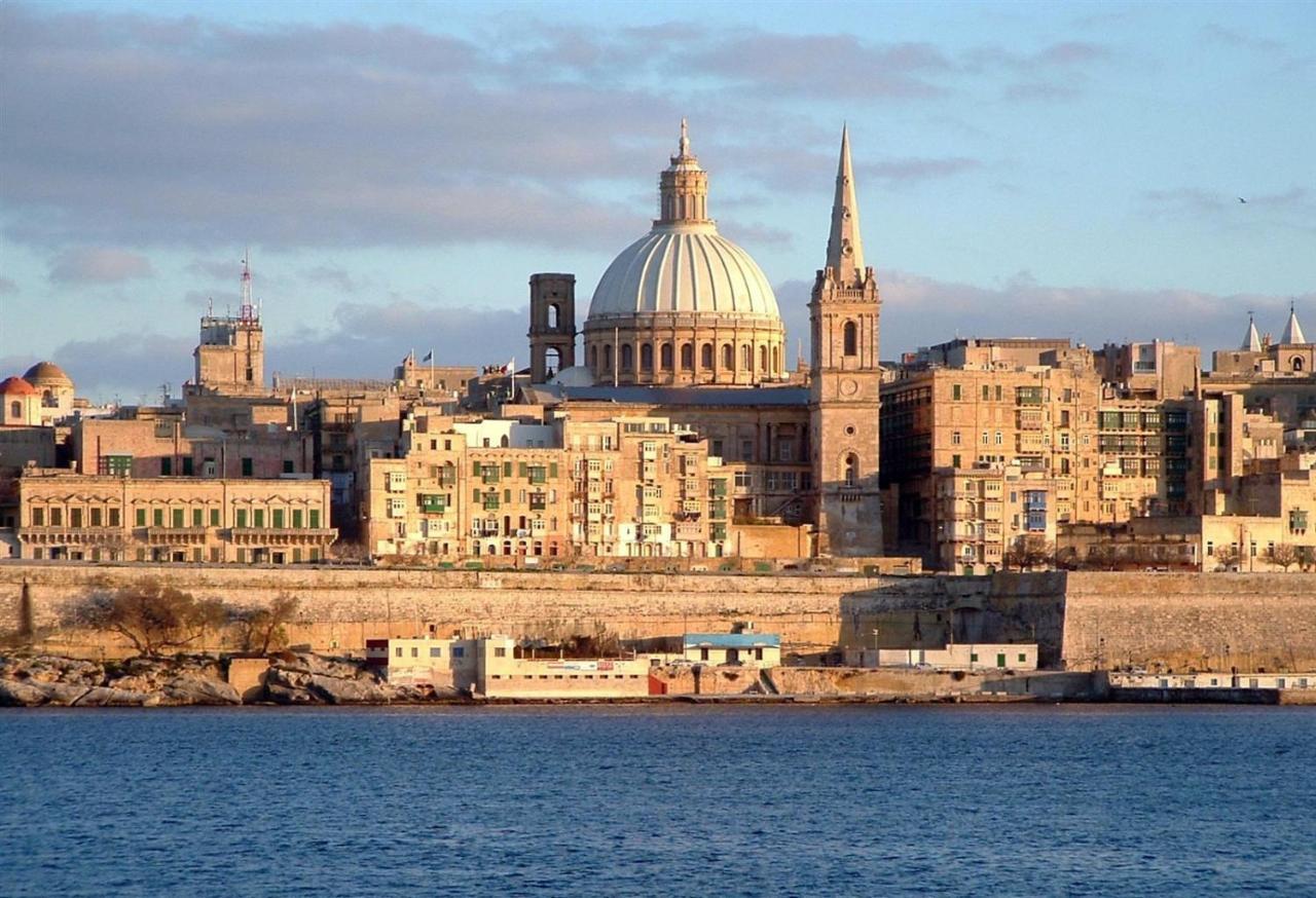 Seafront Luxury With Pool Sliema
