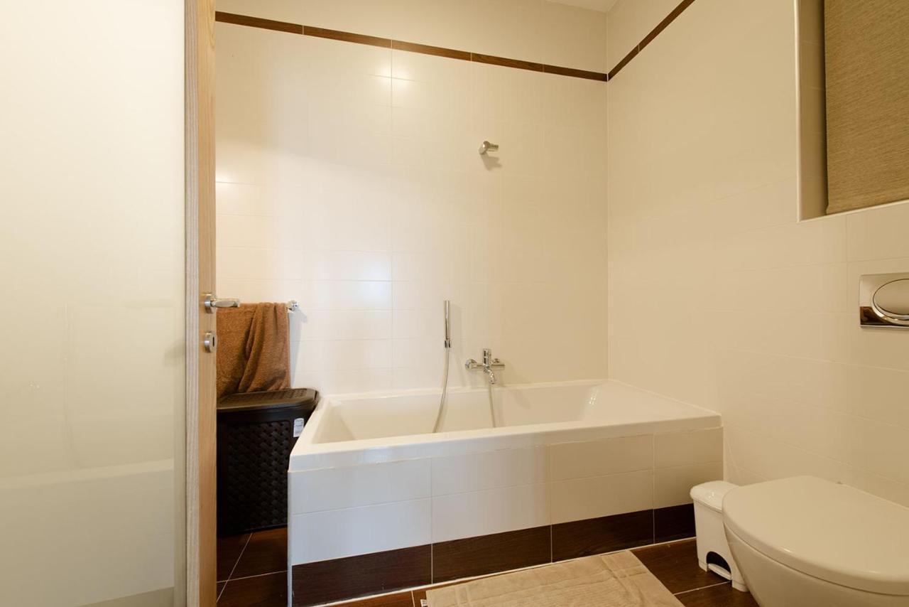 Seafront Luxury With Pool